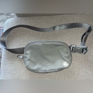Lululemon everywhere belt bag